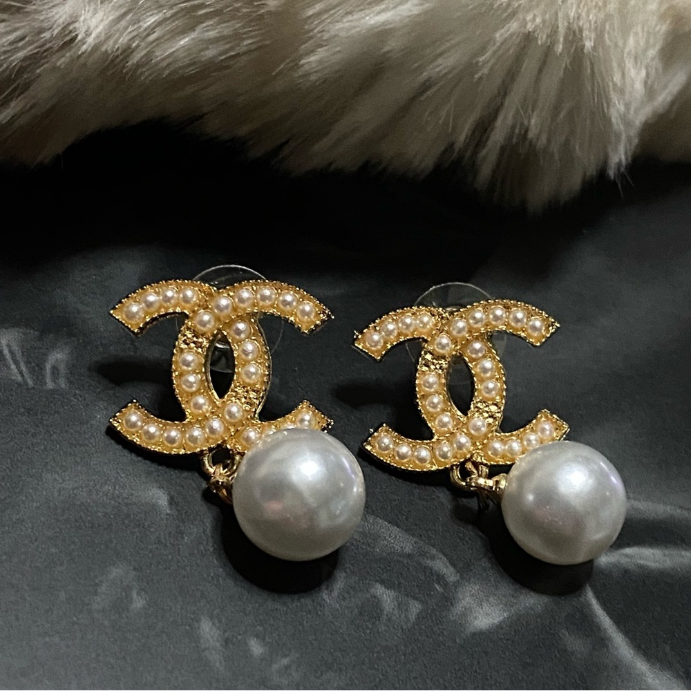 Gold and Pearl Earrings - Picture 7 of 7